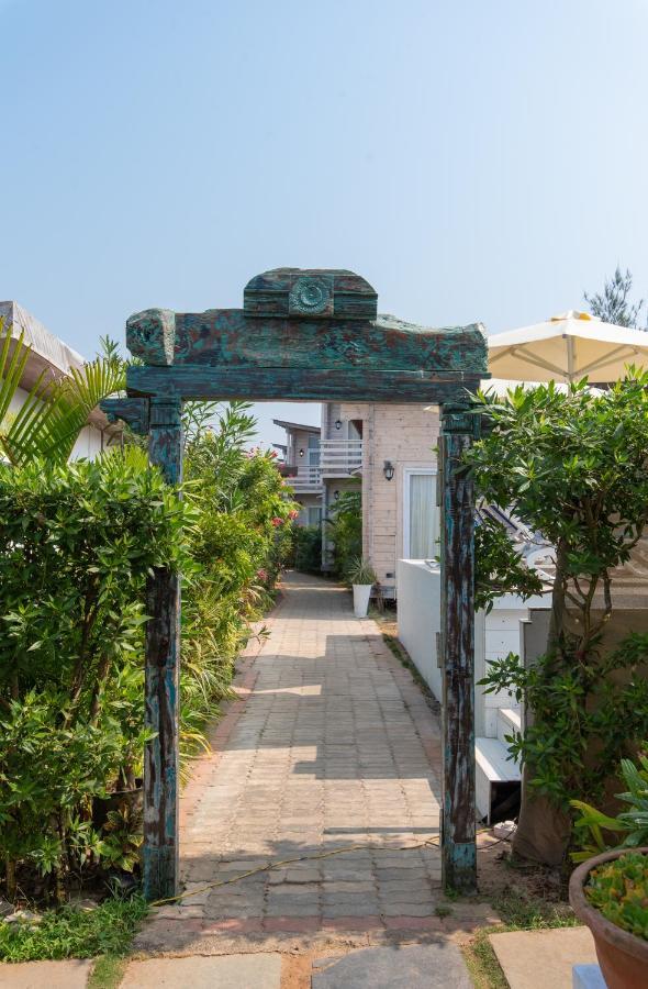 Living Room Beach Resort Morjim Exterior foto